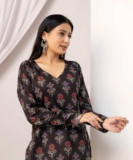 Diya V-Neck Kurti