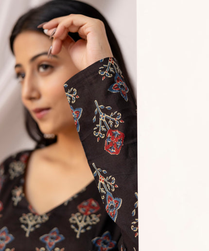 Diya V-Neck Kurti