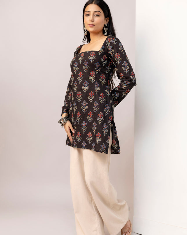 Ridhi Square Neck Kurti