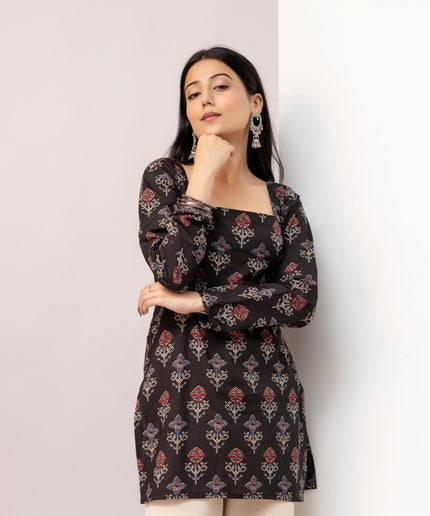 Ridhi Square Neck Kurti
