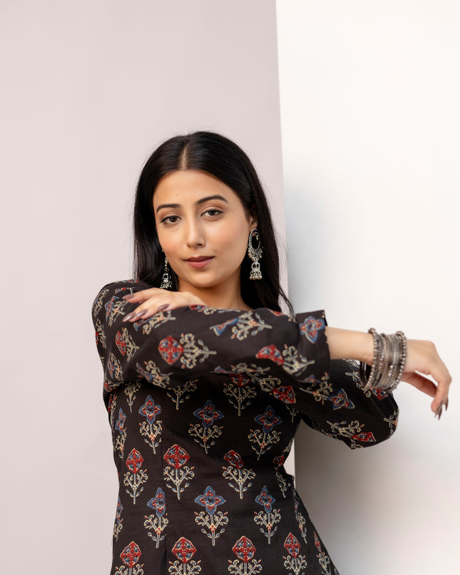 Ridhi Square Neck Kurti