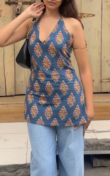 This kurta looks very good especially if you pair it with light jeans. Nice print and material.