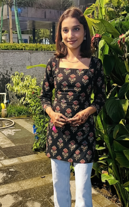 This kurti is my favourite and fit and material are so perfect 🎀